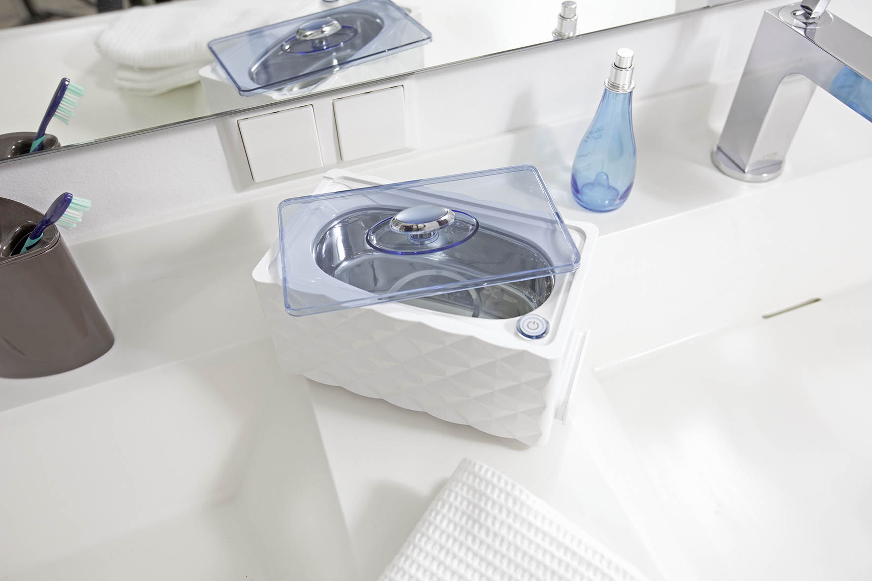 Myjka ultradźwiękowa do okularów – czy to lepsze niż ściereczka?