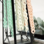 Łańcuszek do okularów akrylowy, seledynowy