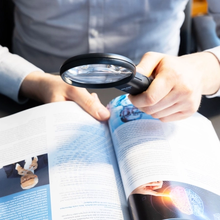 Lupa okrągła podświetlana wielokątna